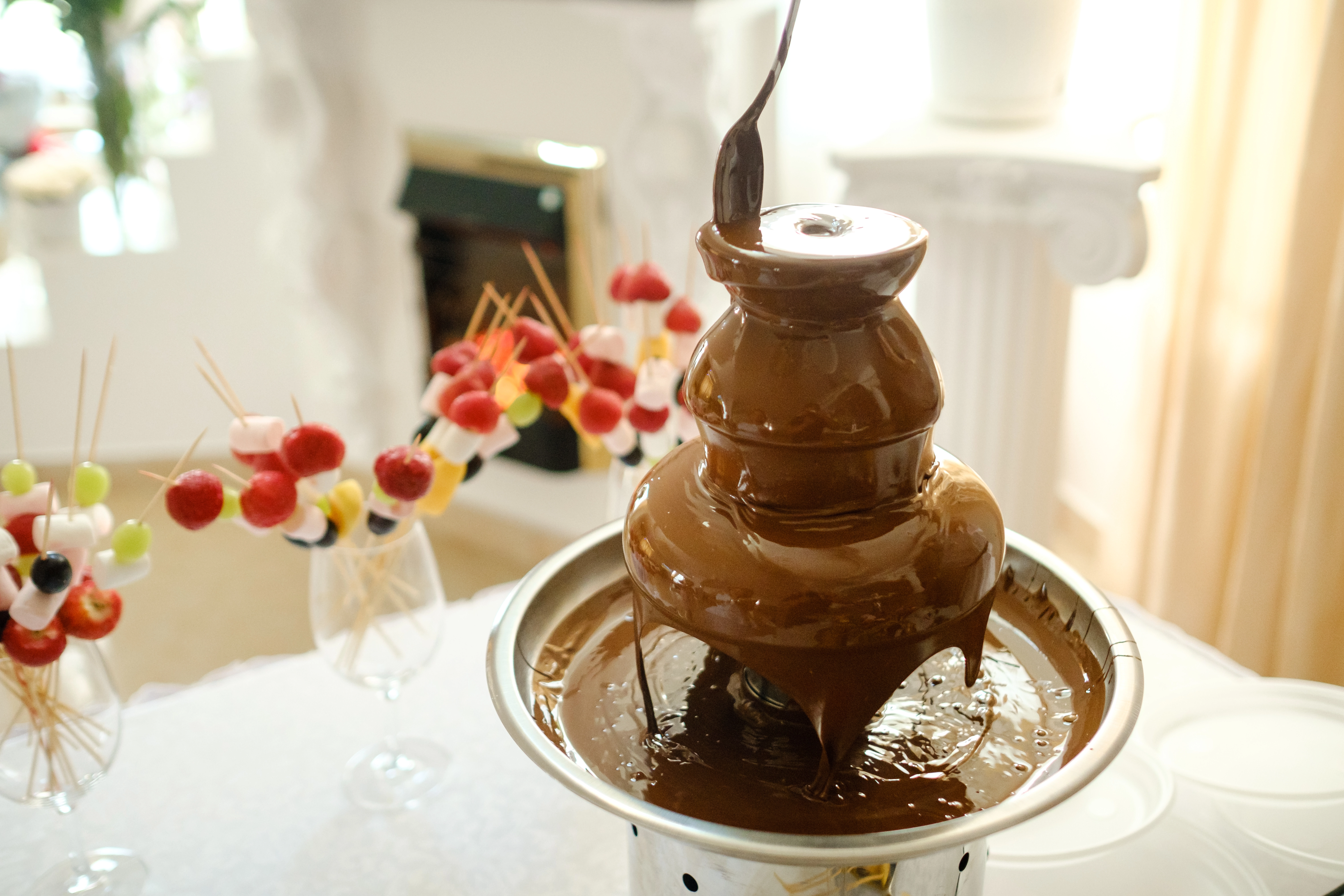 tiga_dara_Gubukan_CHOCOLATE FOUNTAIN